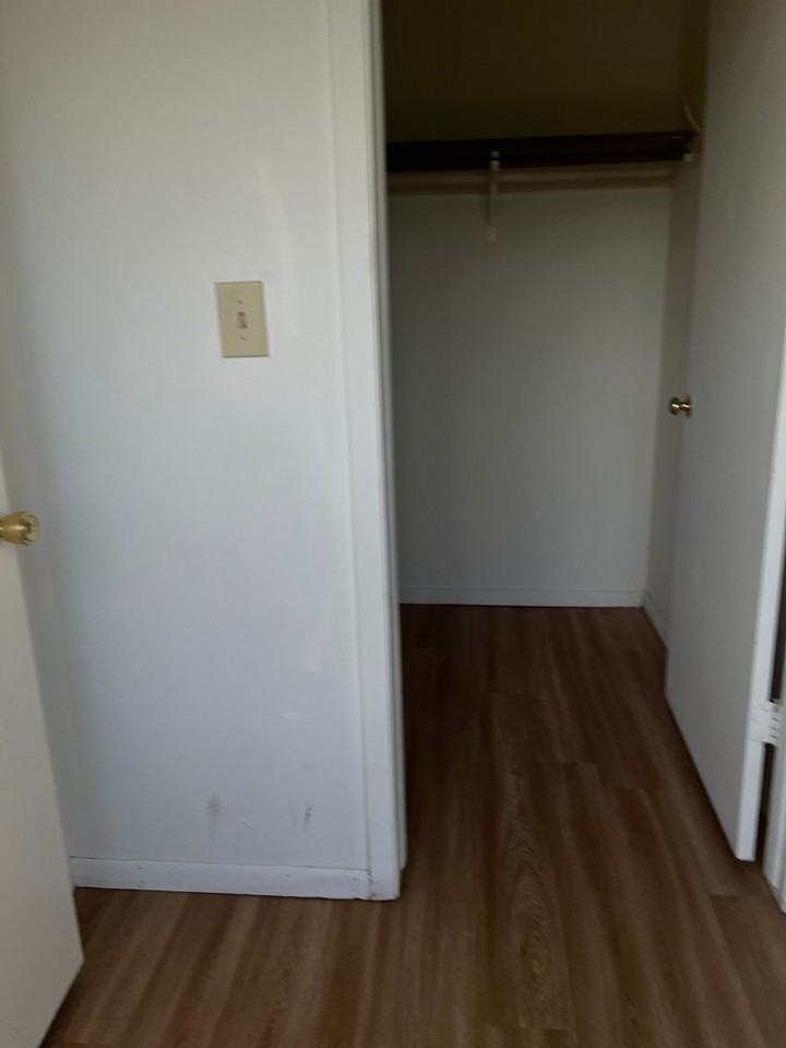 106 Falls Rd - Photo 3 of 27