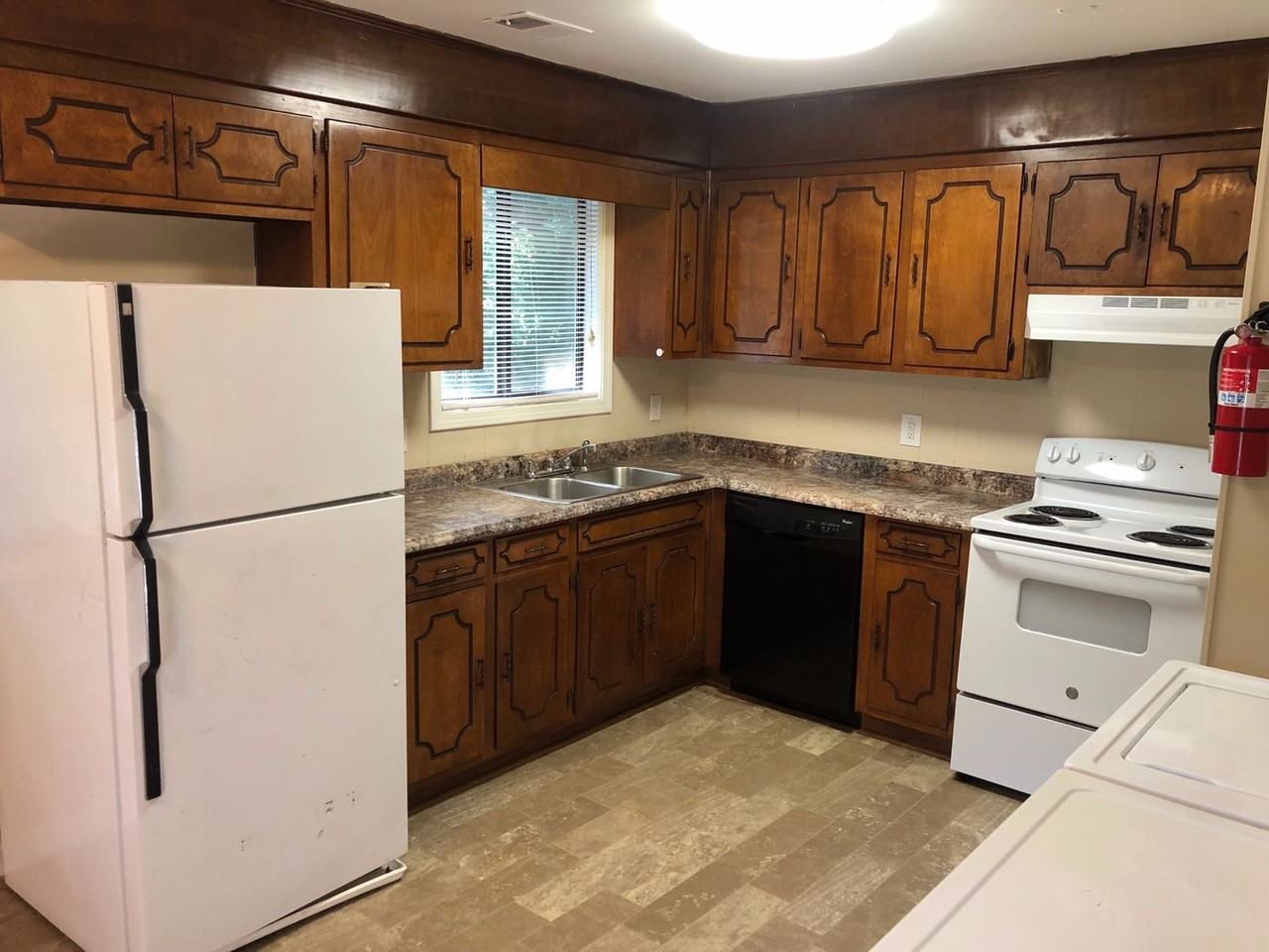 812 Creekside Dr - Photo 2 of 20