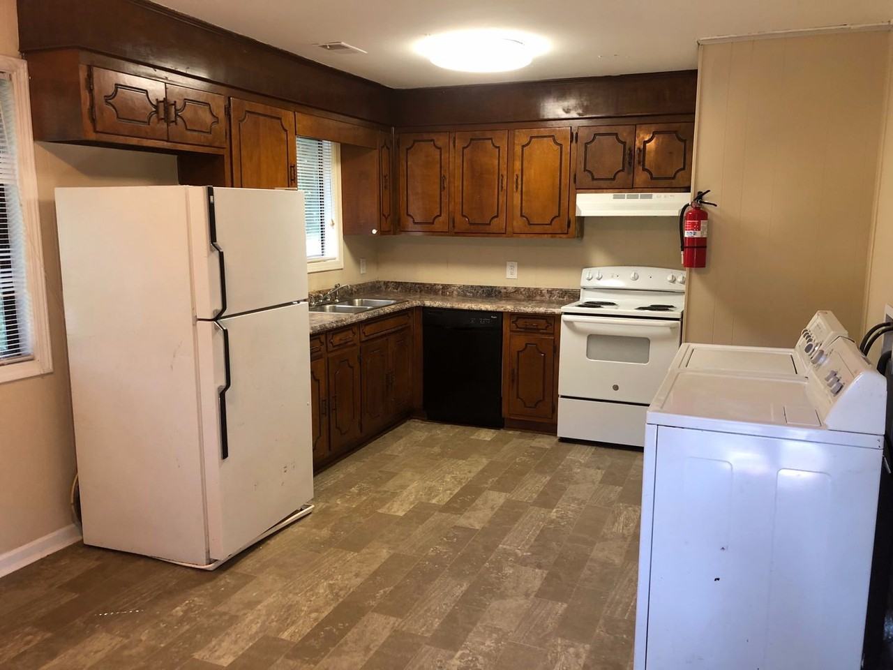 812 Creekside Dr - Photo 3 of 20