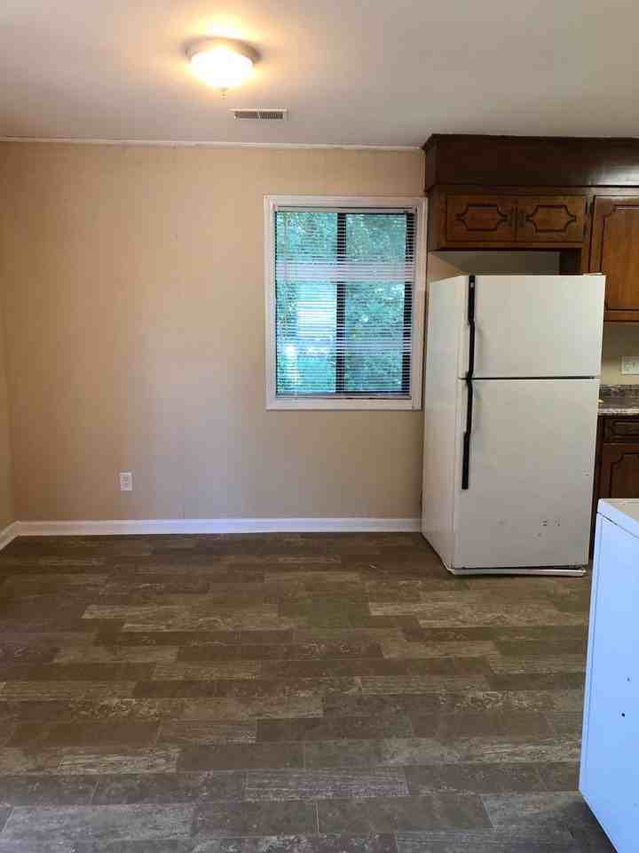 812 Creekside Dr - Photo 4 of 20