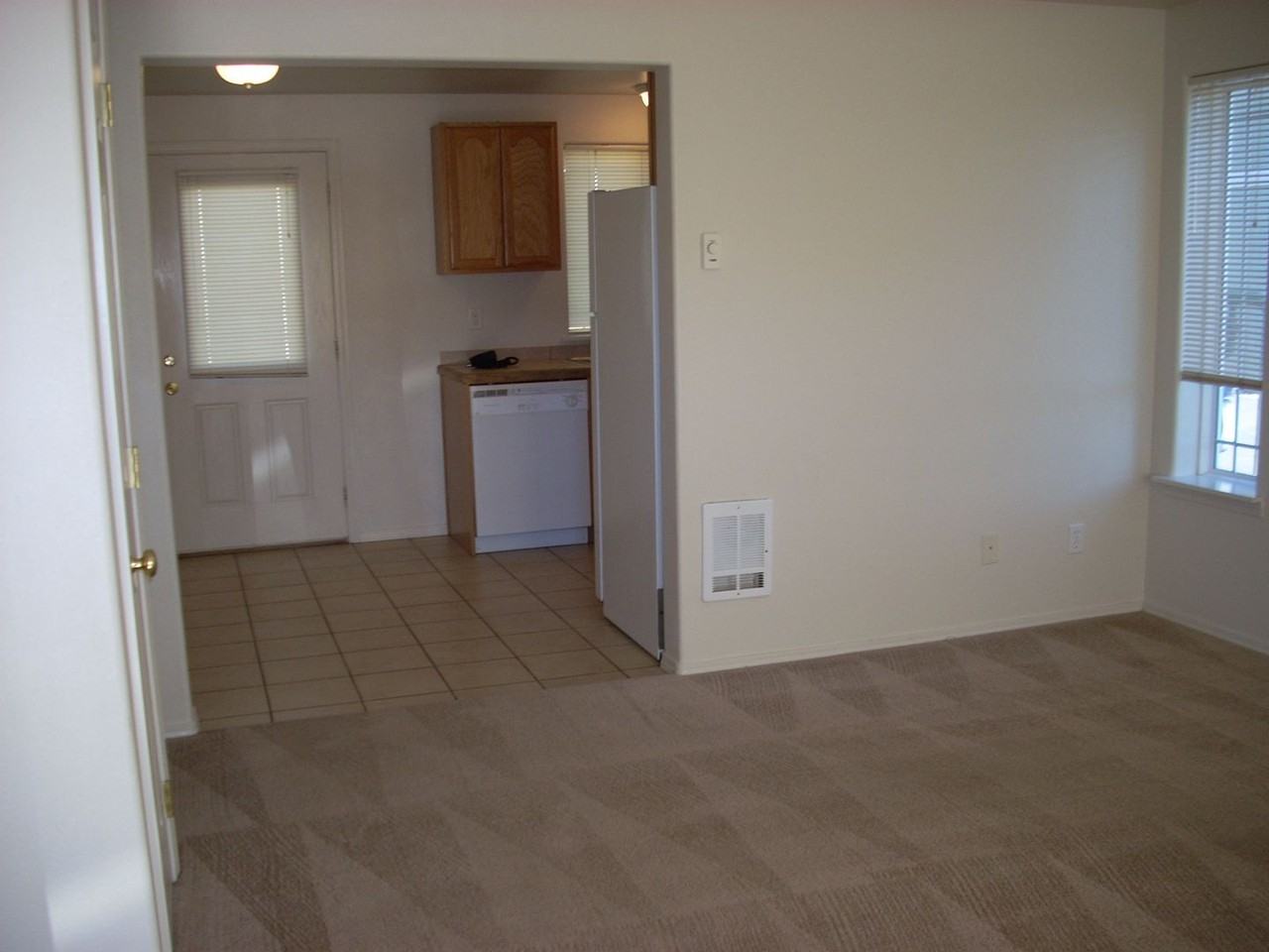 1710 Sw Juniper Ave - Photo 2 of 10