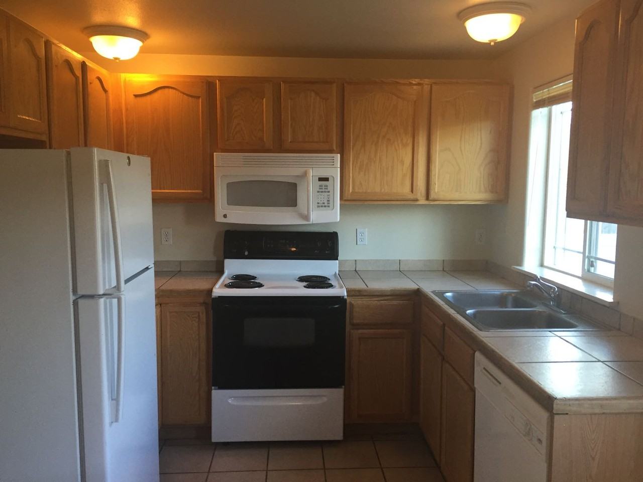 1710 Sw Juniper Ave - Photo 4 of 10