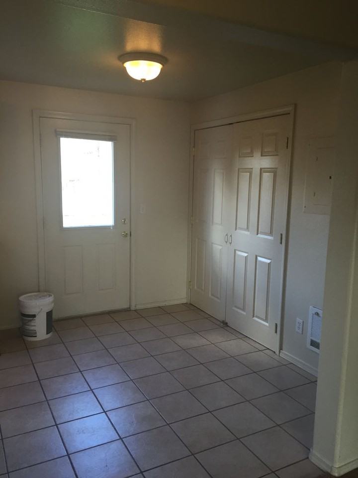 1710 Sw Juniper Ave - Photo 5 of 10