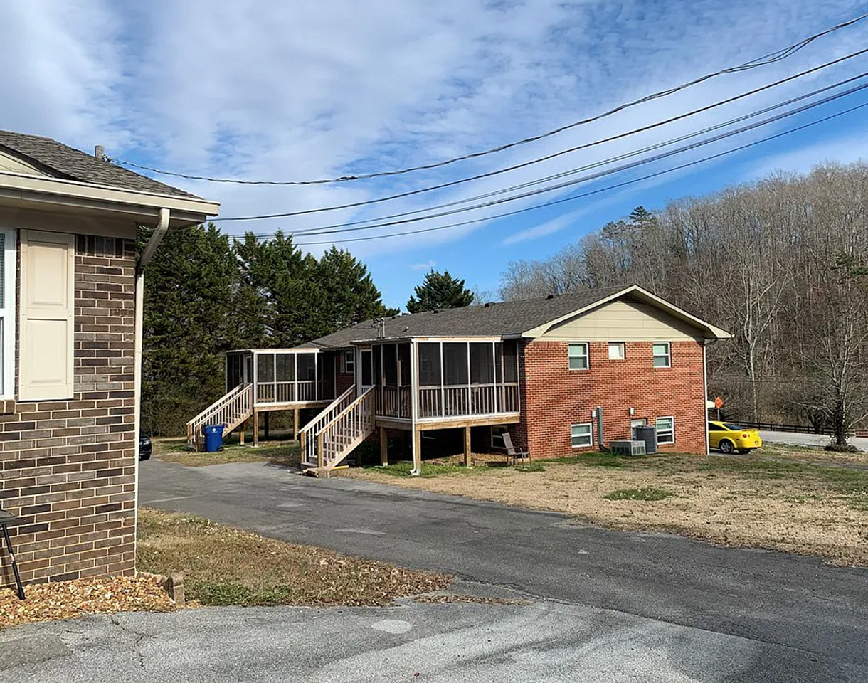 112 Whitecrest Cir Nw - Photo 2 of 11