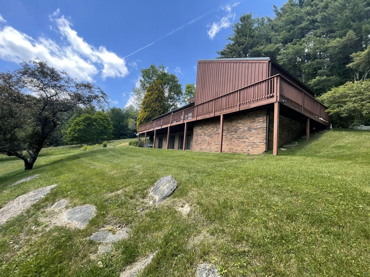 593B Pinnacle Dr - Photo 2 of 40