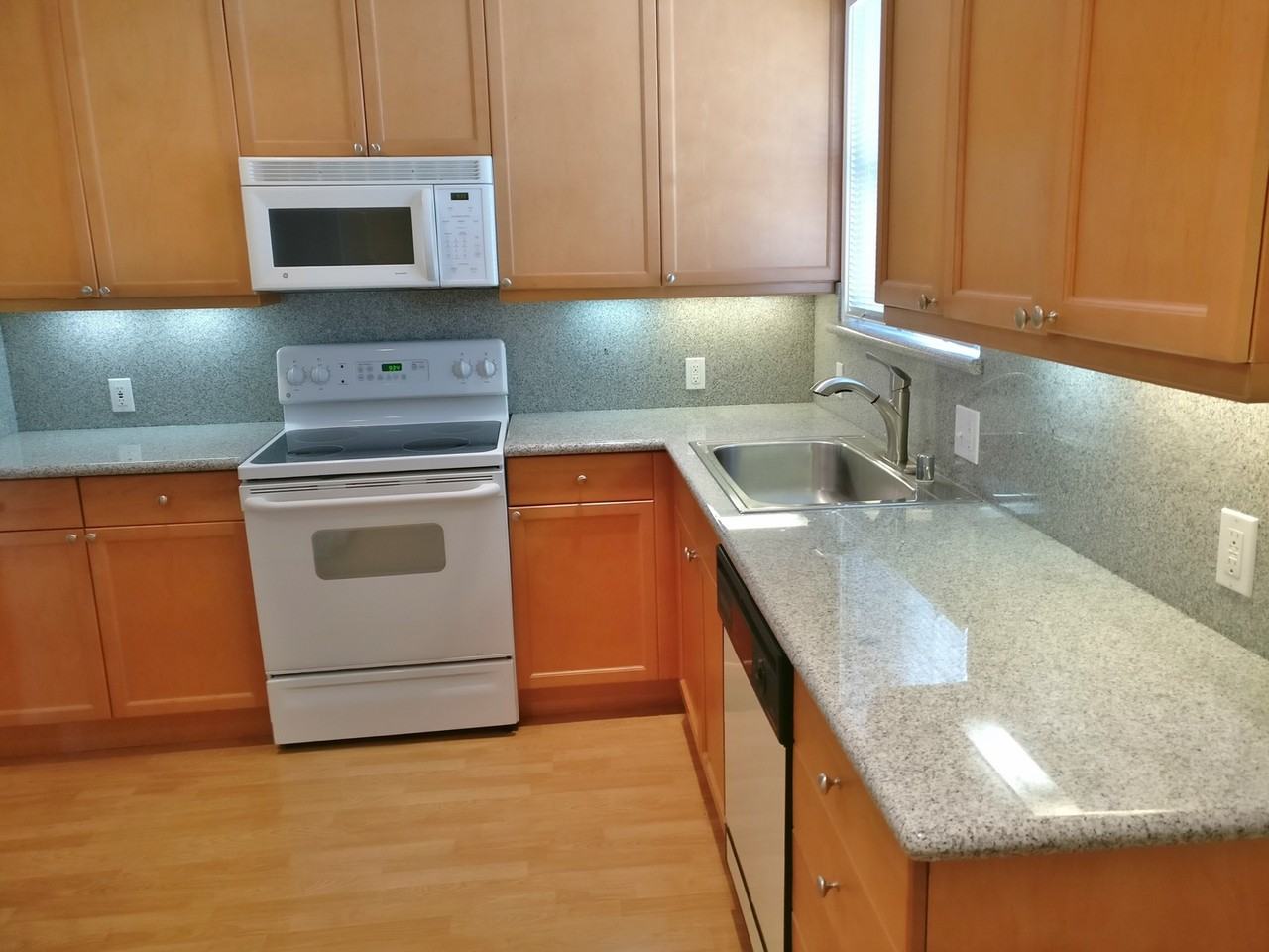 1201 Judson St - Photo 2 of 12