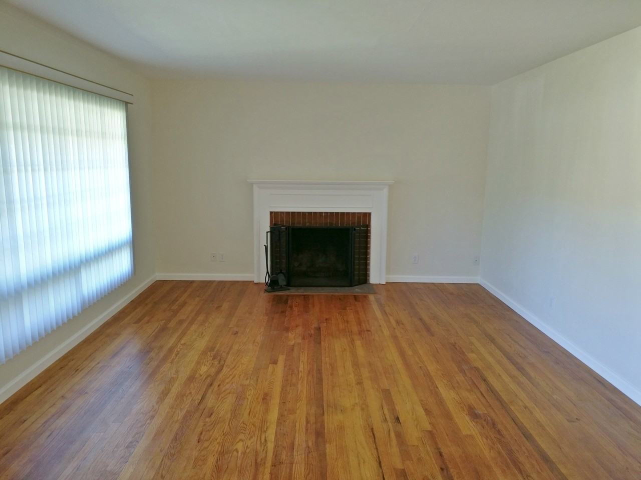 1201 Judson St - Photo 3 of 12