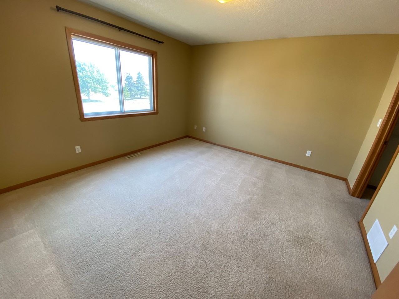 2501 Amber Valley Ct S - Photo 3 of 27