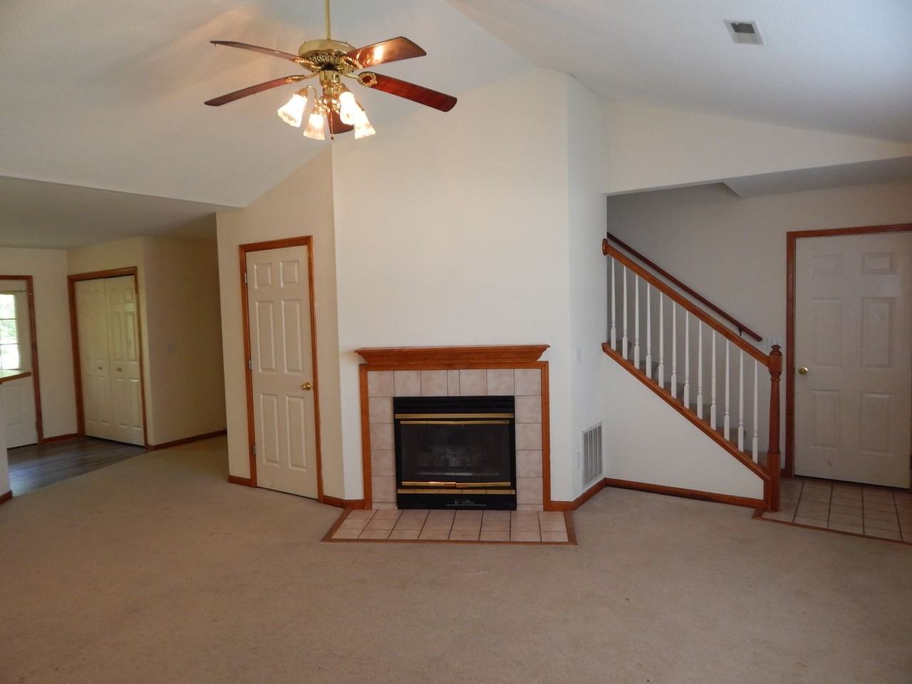 1405 Godas Dr - Photo 3 of 13