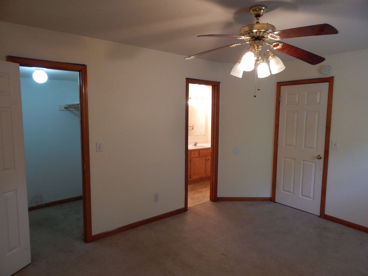 1405 Godas Dr - Photo 6 of 13