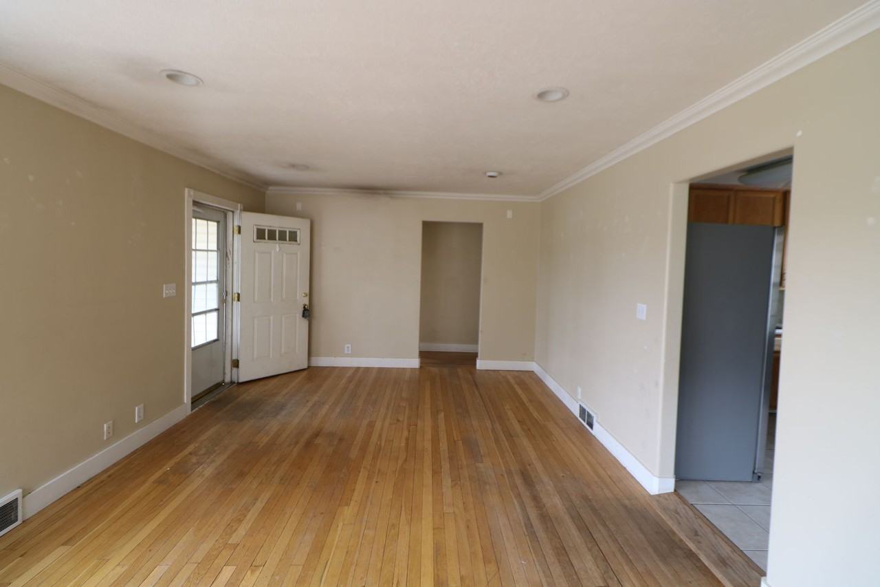 1051 E 620 N - Photo 4 of 15