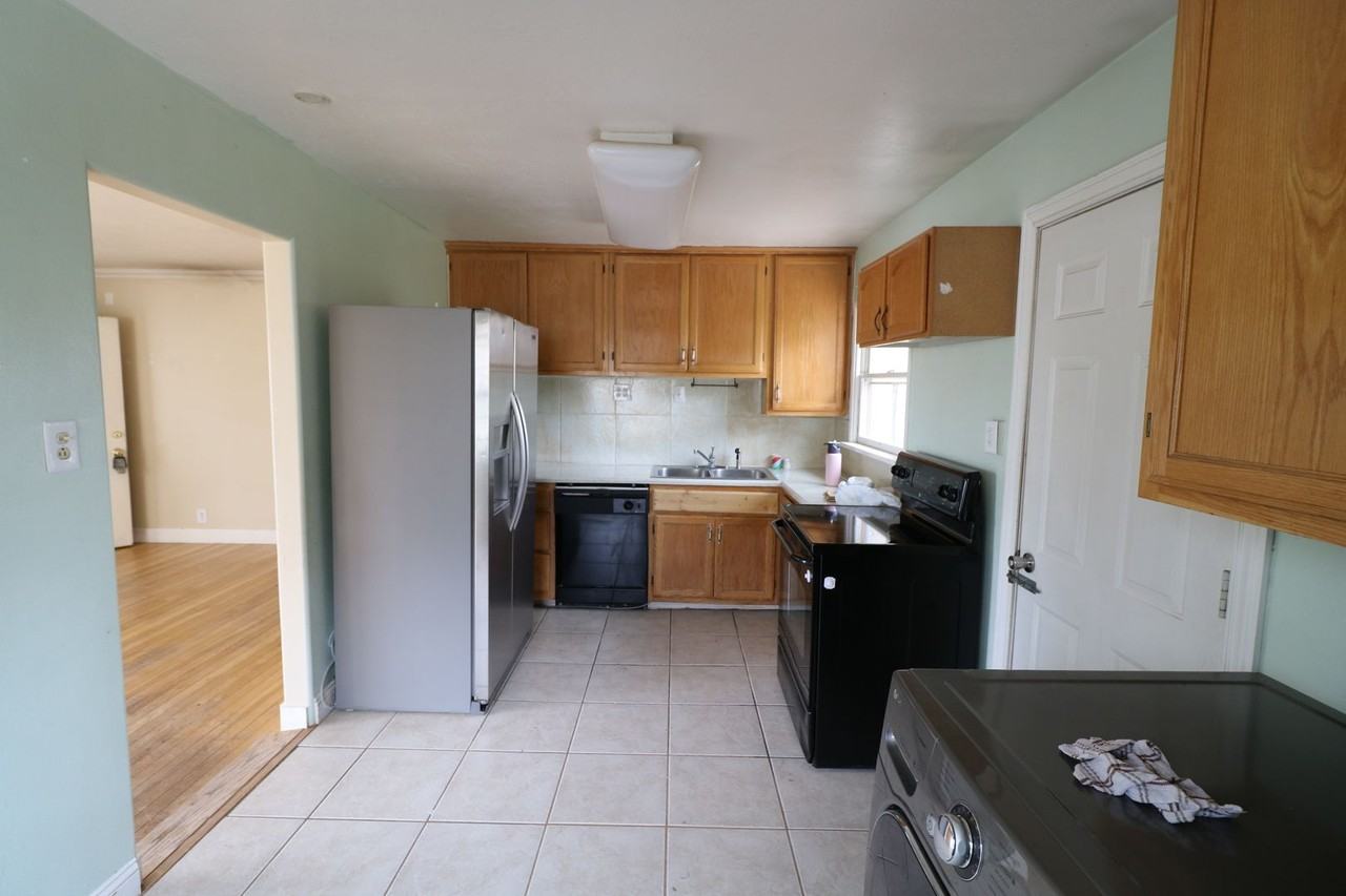 1051 E 620 N - Photo 5 of 15