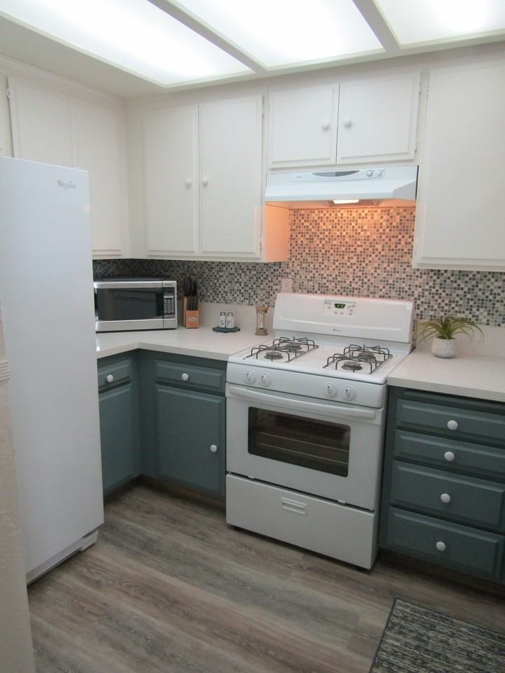 330 Foothill Rd - Photo 4 of 9