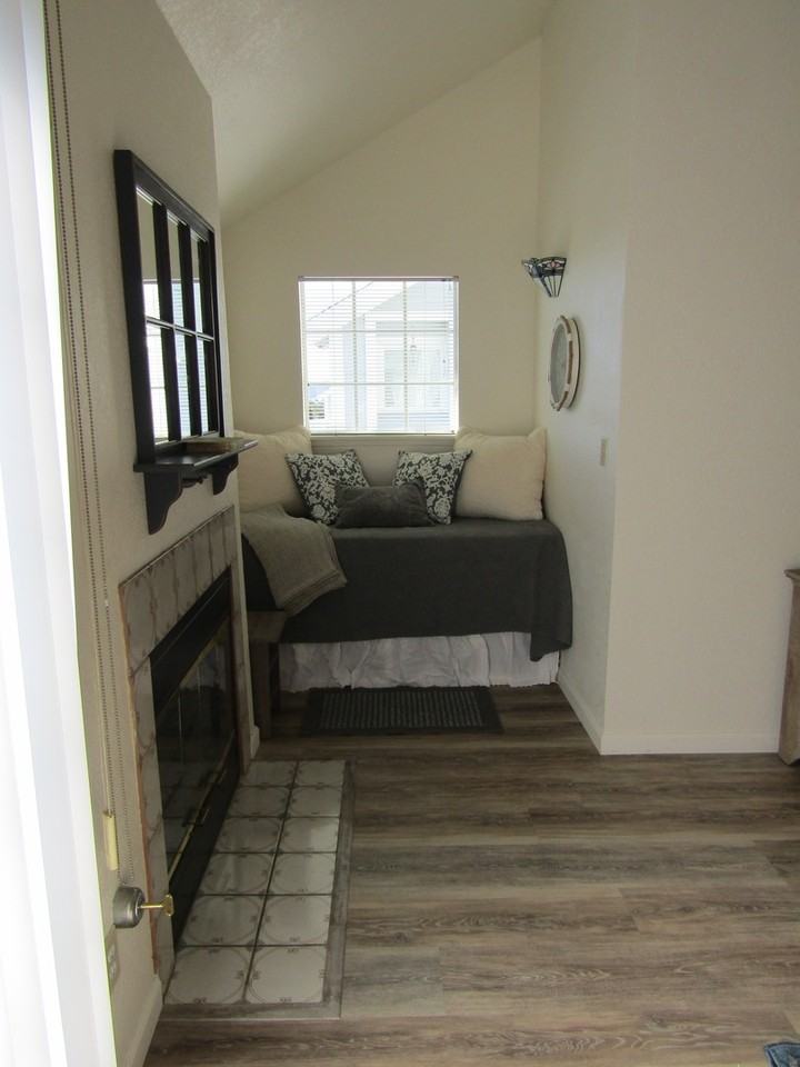330 Foothill Rd - Photo 6 of 9