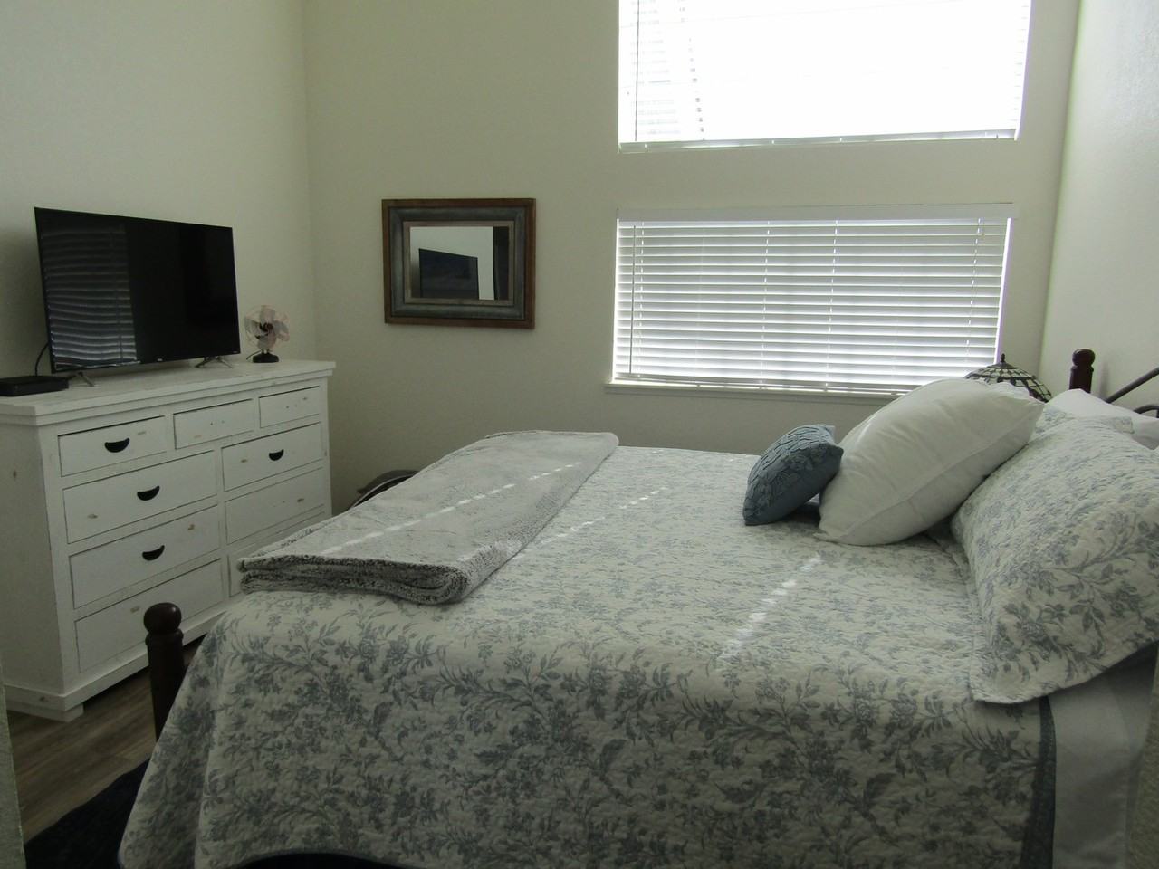 330 Foothill Rd - Photo 7 of 9
