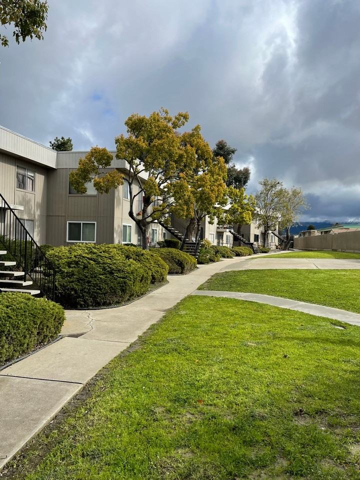 907 Acosta Plaza - Photo 3 of 4