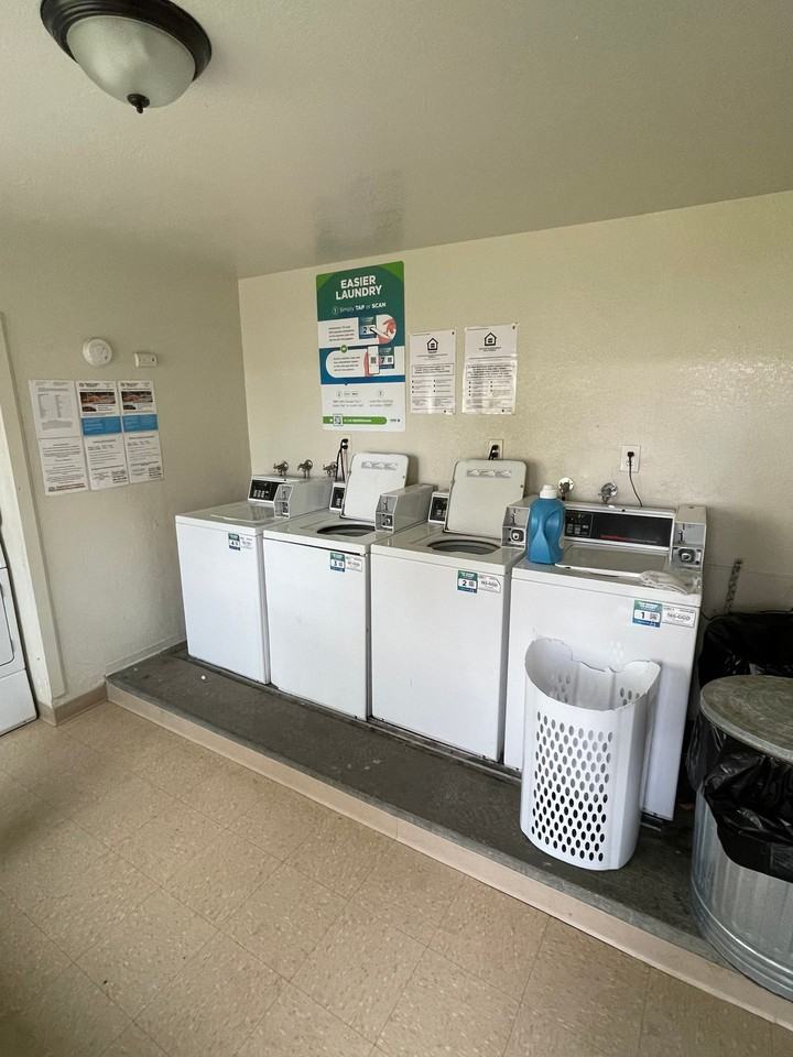 907 Acosta Plaza - Photo 4 of 4