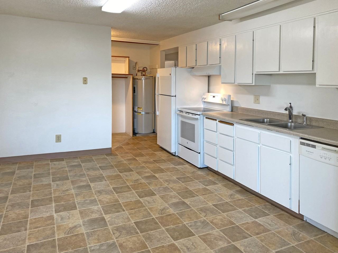 Garfield975 - Photo 3 of 40