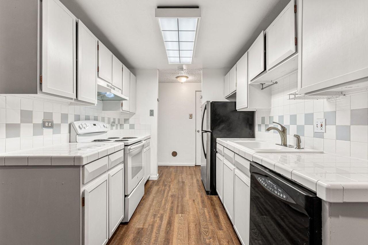 701 N Pearl St #103 - Photo 4 of 20