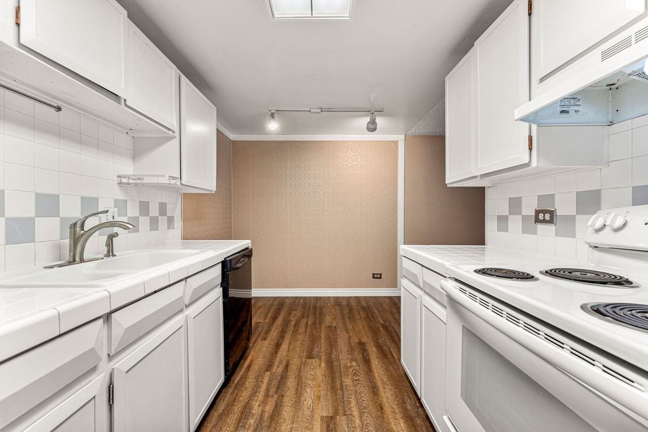 701 N Pearl St #103 - Photo 6 of 20