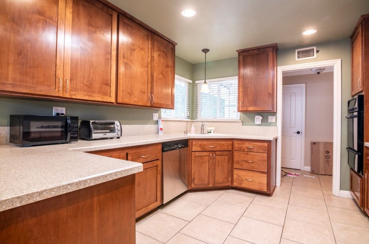 1034 Fletcher Ave - Photo 3 of 35