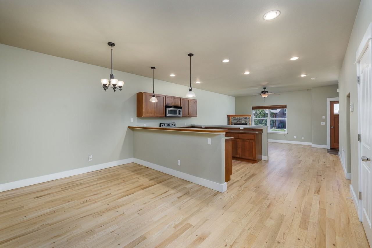 56 Kimball Ave - Photo 4 of 11