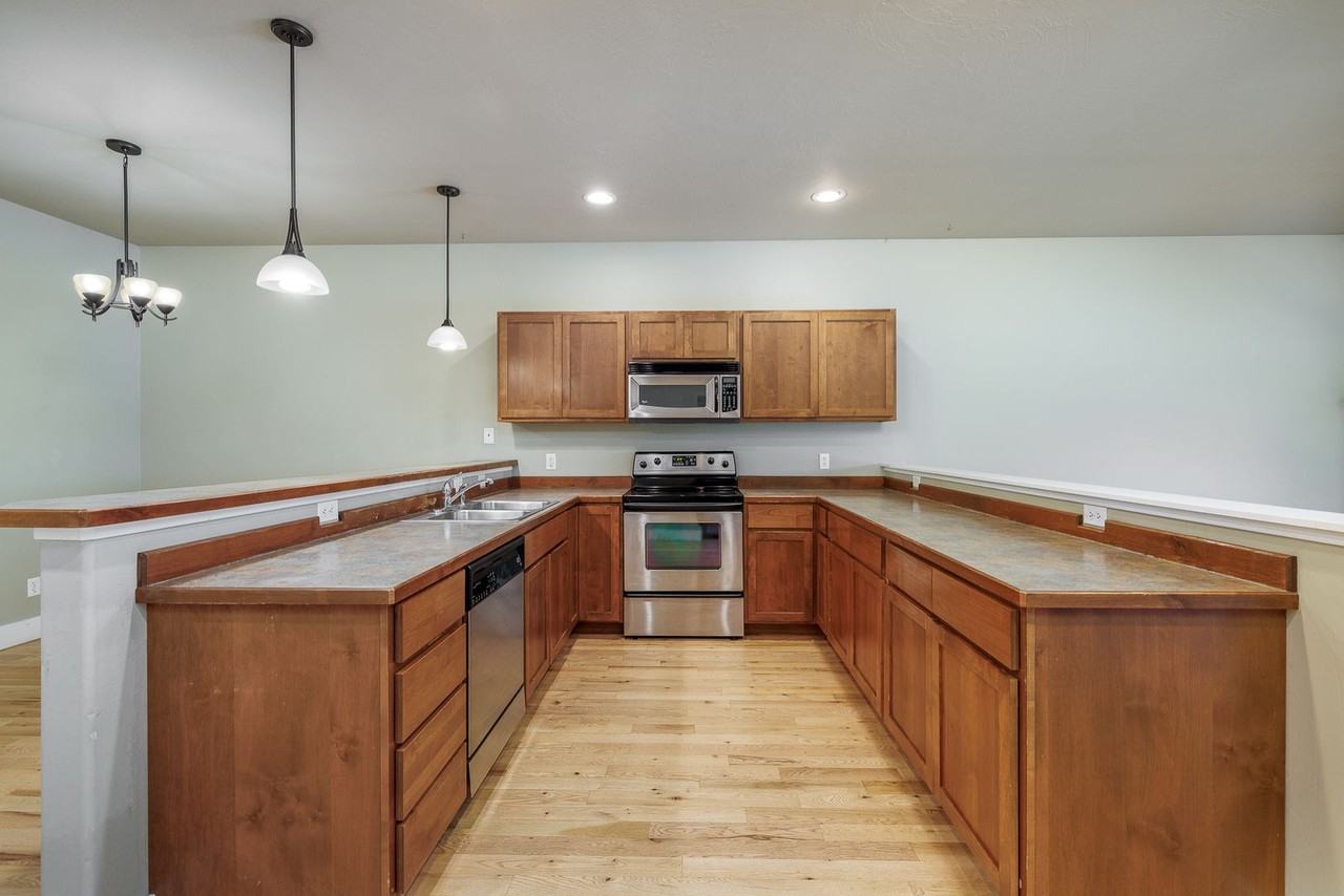 56 Kimball Ave - Photo 5 of 11