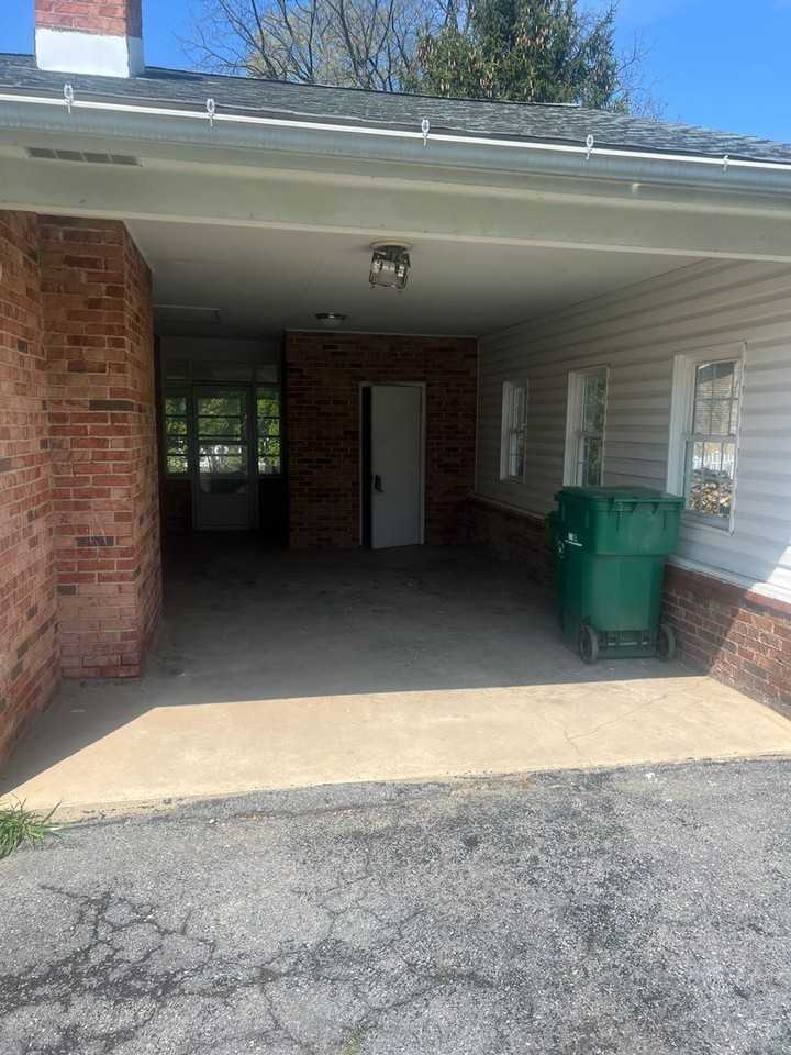 209 Avon Dr - Photo 2 of 30