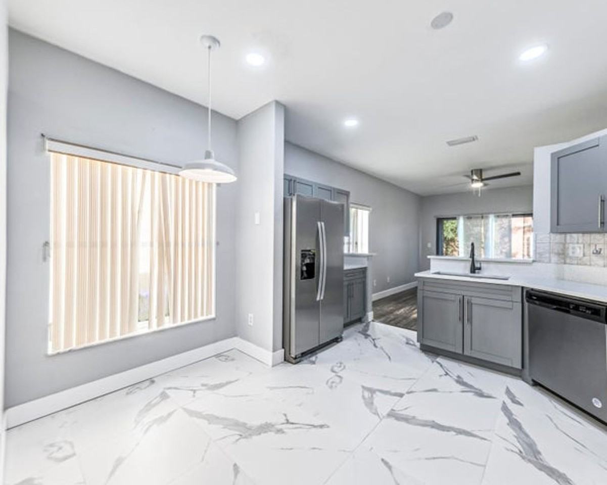 1201 Nw 192nd Ln - Photo 2 of 20