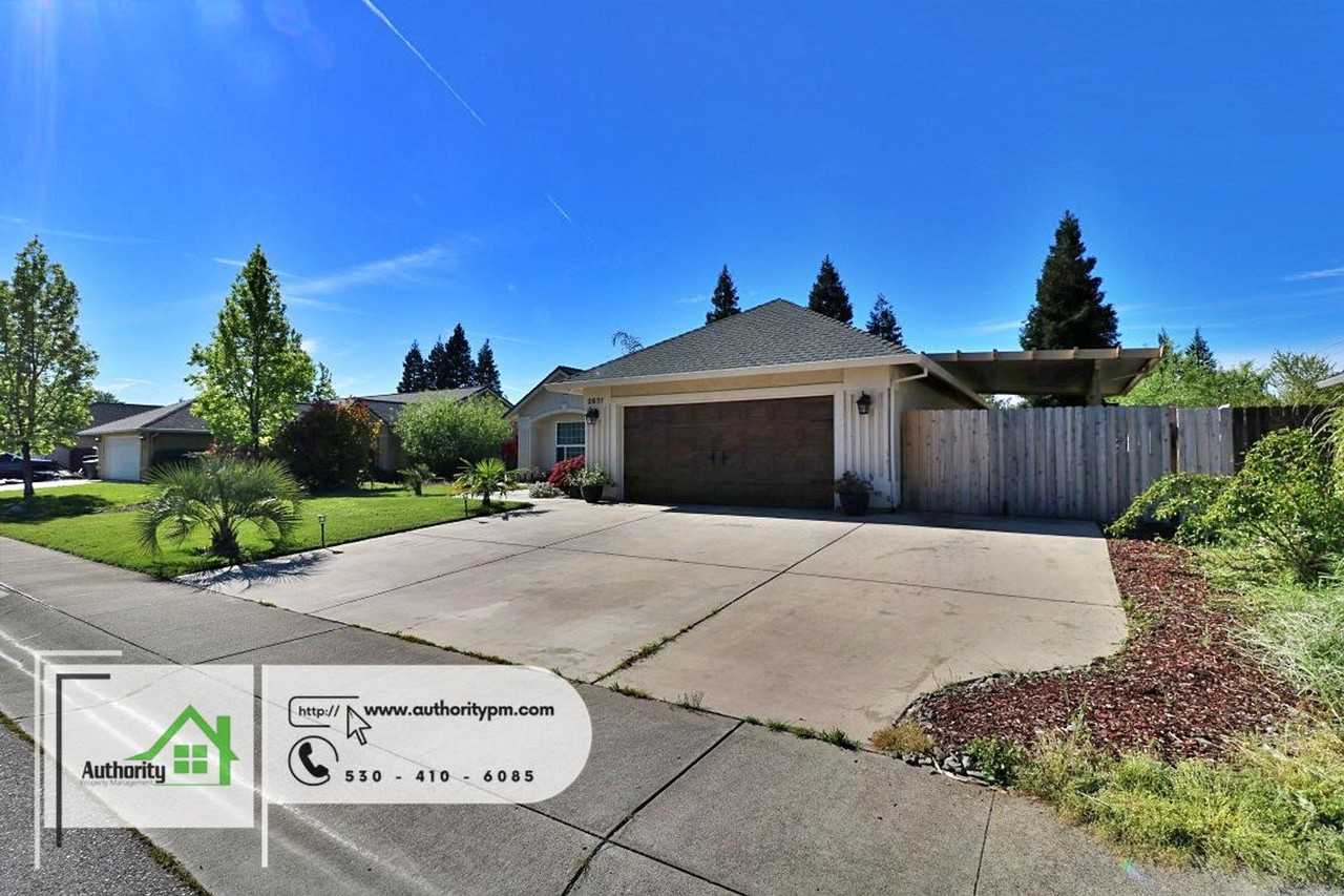 2631 Queens Way - Photo 2 of 28