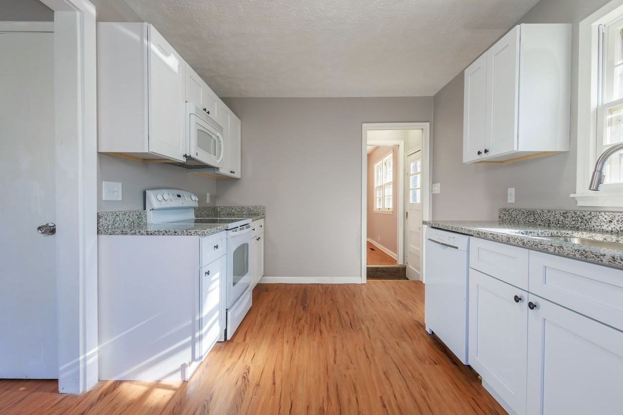 433 Midland Dr - Photo 5 of 19