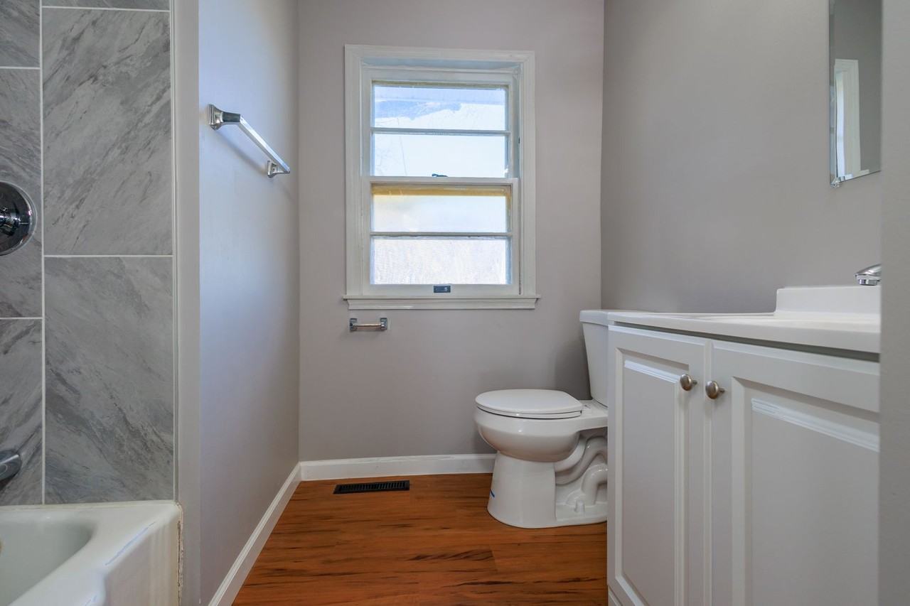 433 Midland Dr - Photo 6 of 19