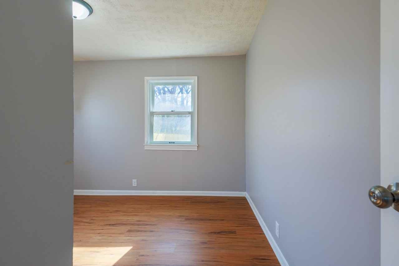 433 Midland Dr - Photo 7 of 19