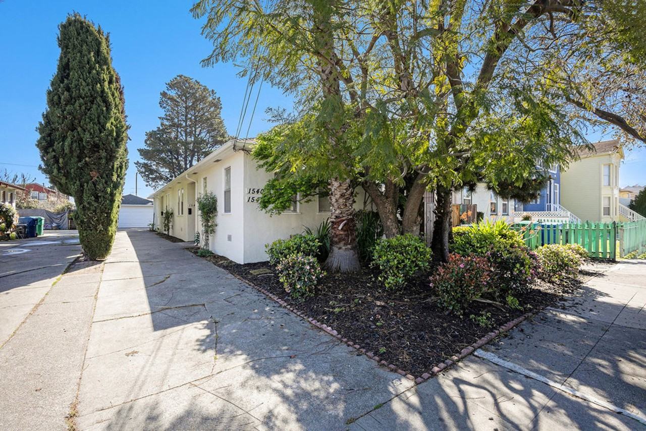 1542 Bay St - Photo 3 of 38
