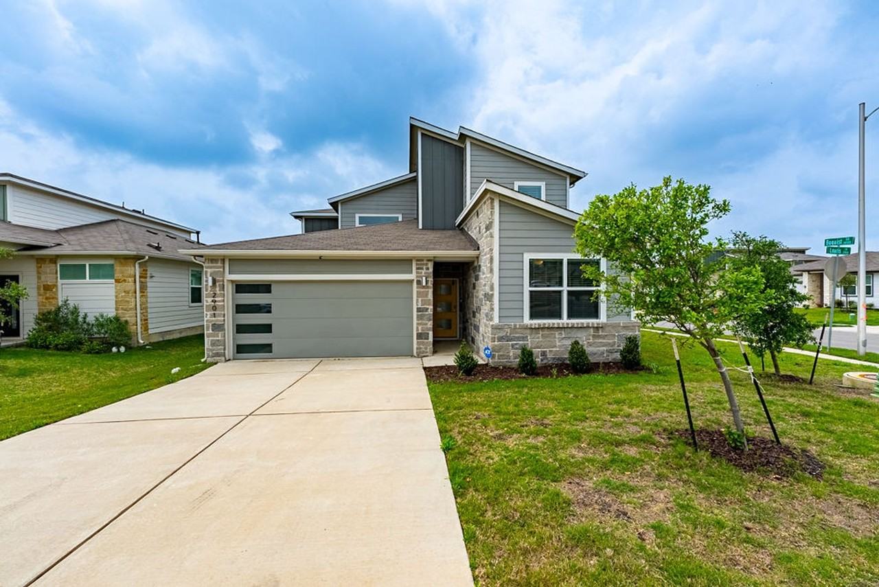2901 Louris Ln - Photo 2 of 29