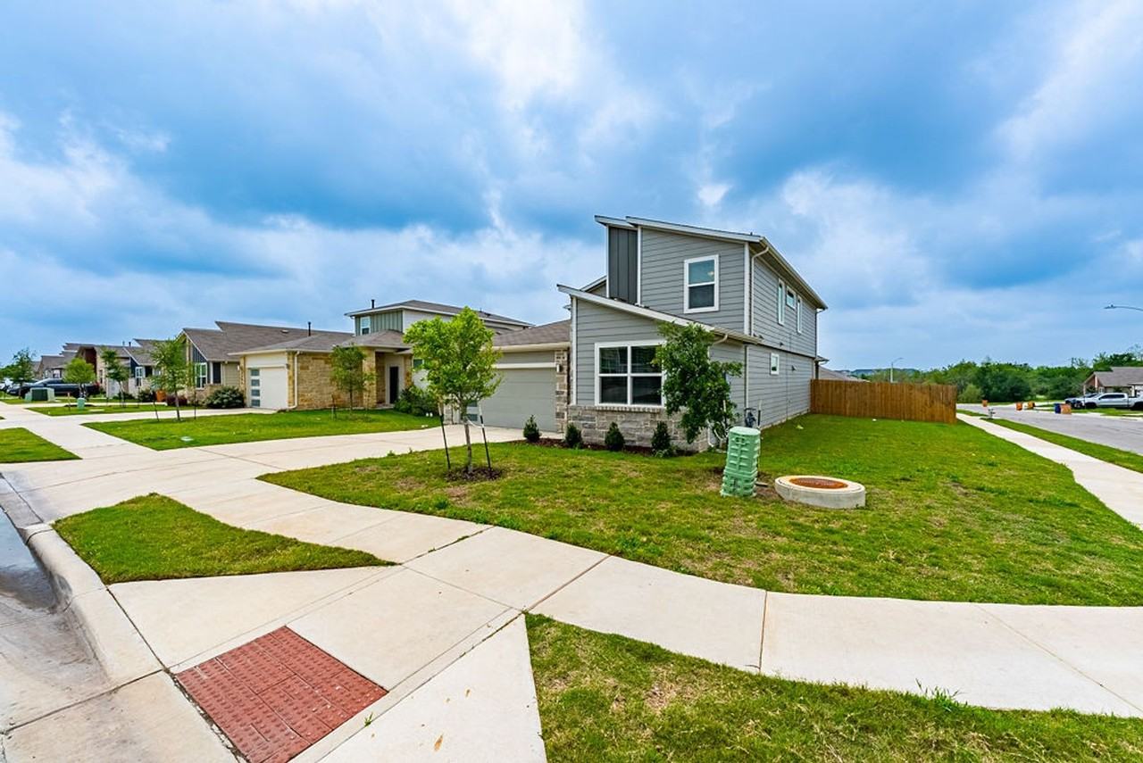 2901 Louris Ln - Photo 3 of 29