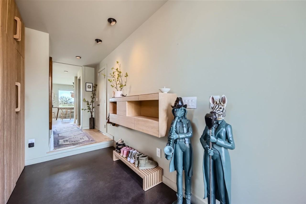 456 W Sycamore Ct - Photo 2 of 23