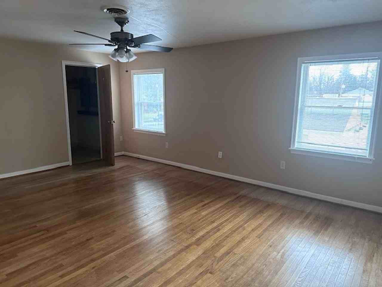 727 S Broad St - Photo 2 of 22