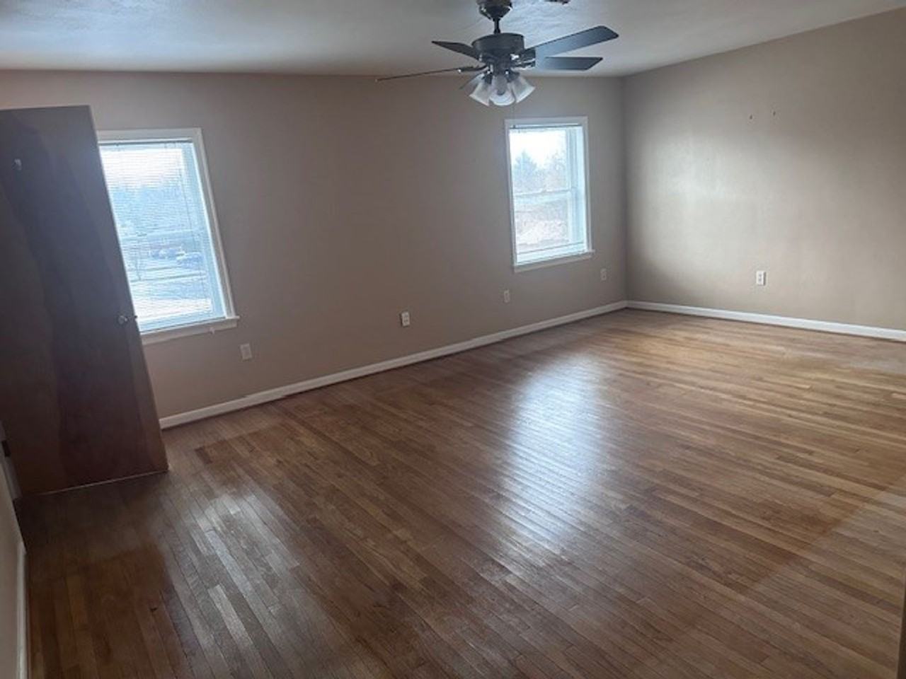 727 S Broad St - Photo 3 of 22