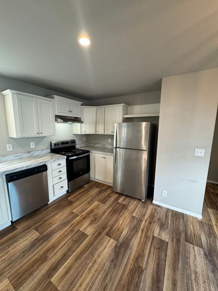 512 Sw 15th St - Photo 2 of 8