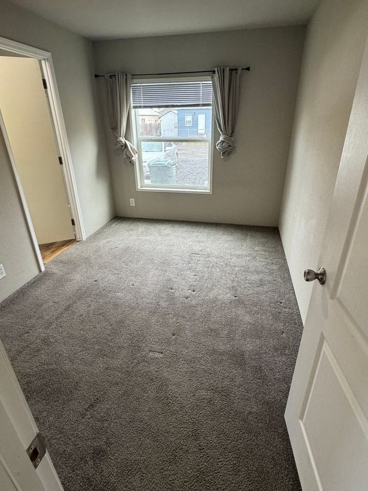 512 Sw 15th St - Photo 3 of 8
