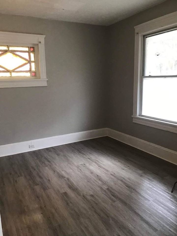 7621 Star Ave - Photo 2 of 11