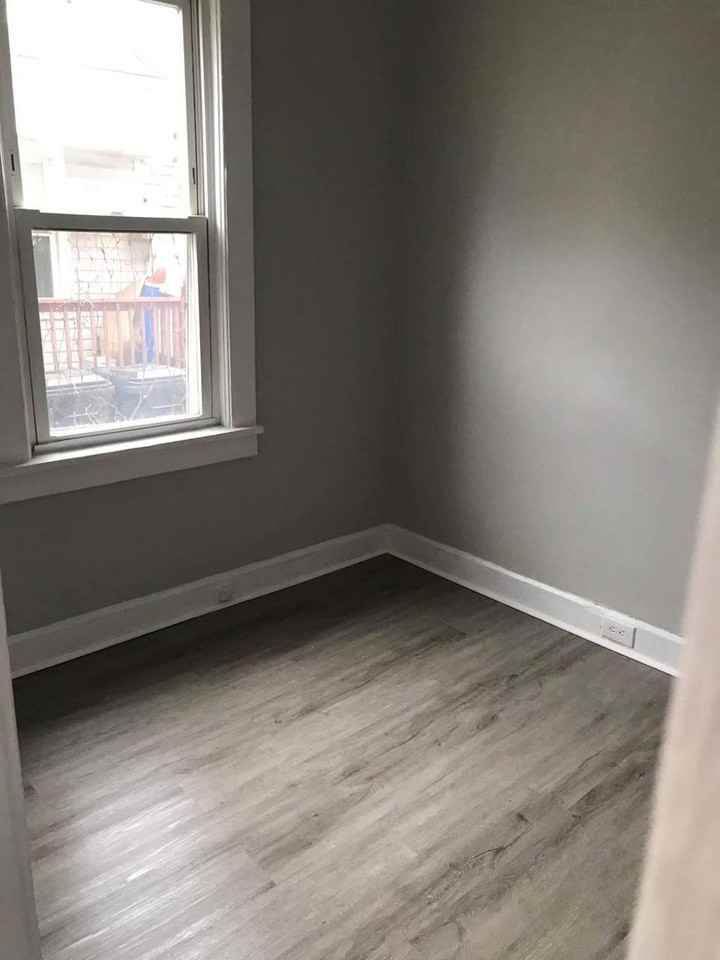 7621 Star Ave - Photo 3 of 11