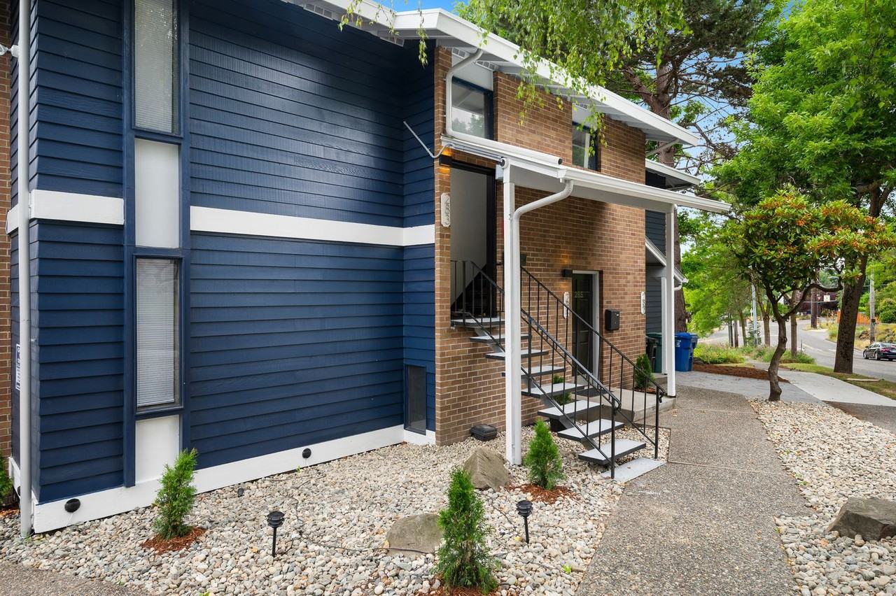 283 Nw Market St - Photo 2 of 23