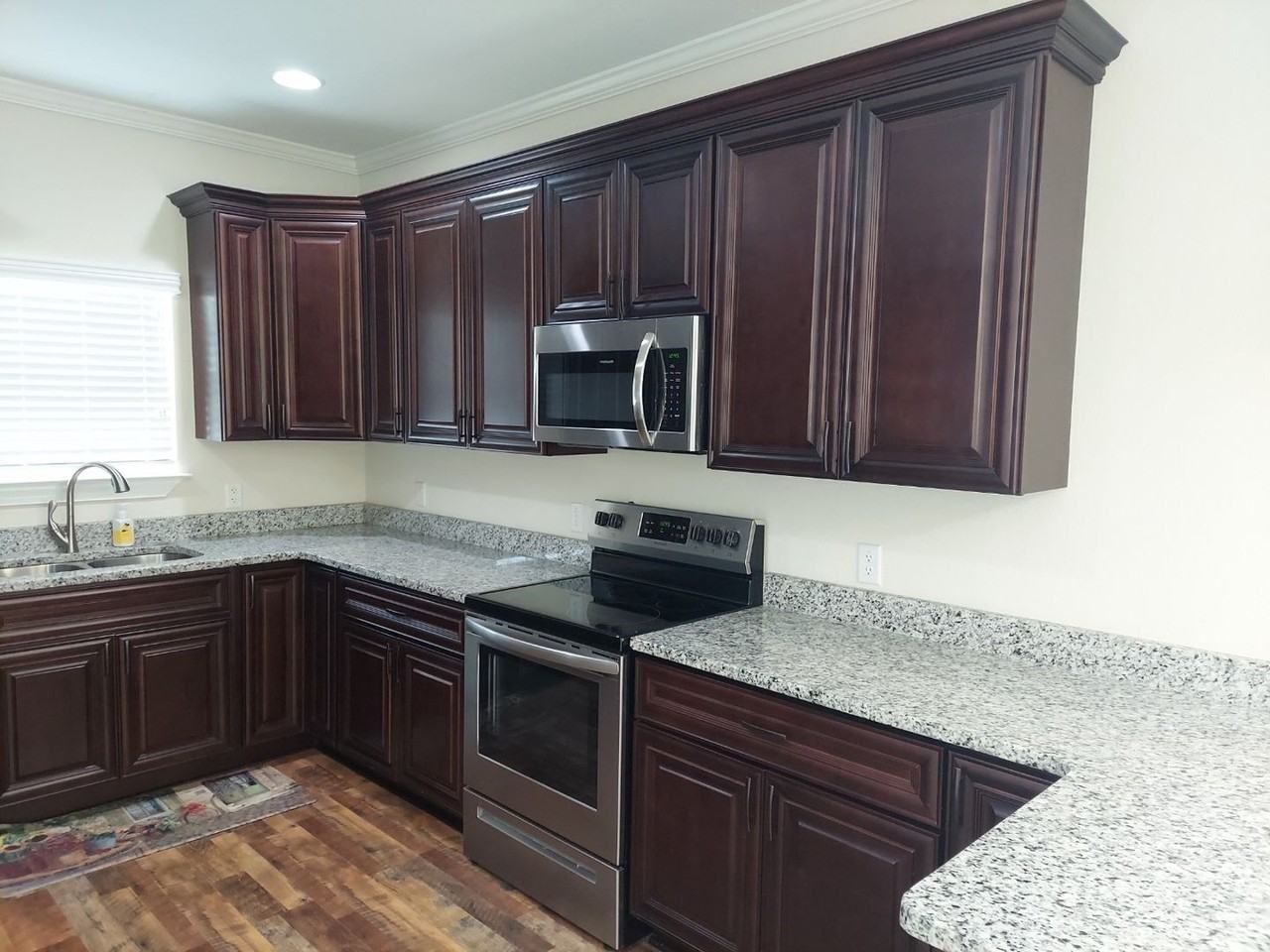 919 Jefferson St - Photo 5 of 18