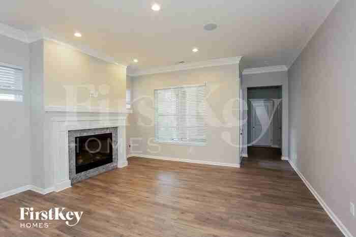 1542 Cloverdon Dr - Photo 3 of 15