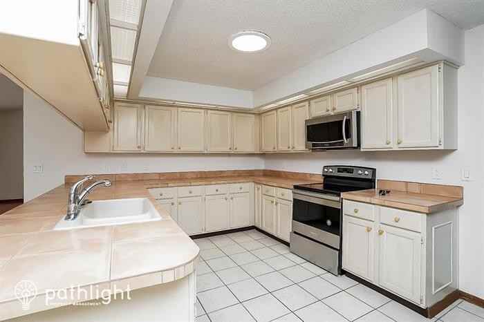 6214 Iroquois Ct - Photo 3 of 16