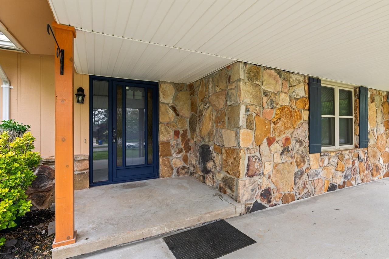 11717 Georgetowne Dr #NA - Photo 3 of 31