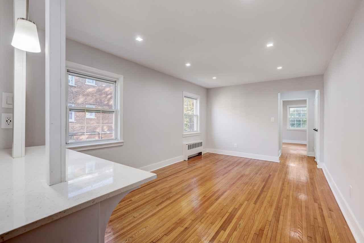 15 Manchester Pl #3L - Photo 2 of 4