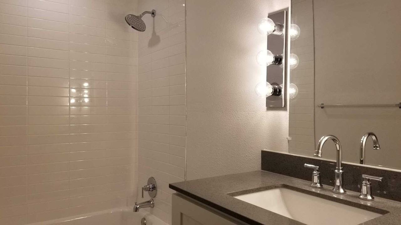 4125 Swiss Ave - Photo 7 of 10